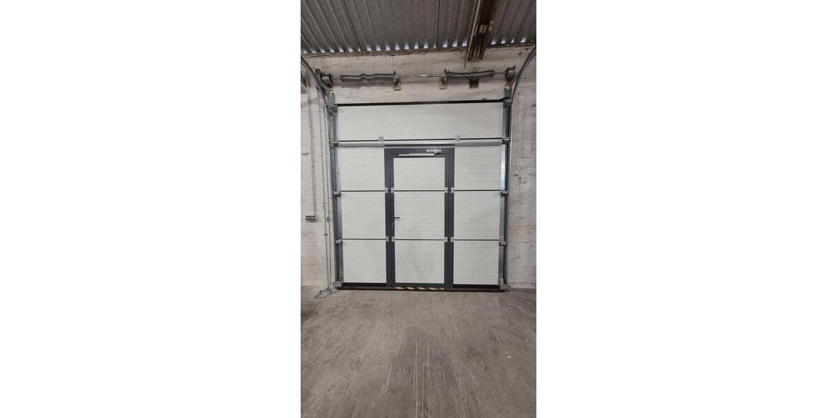 Lagerhalle 376 m² mit Rampe – trocken, ebener Zugang über Rolltor zimmer