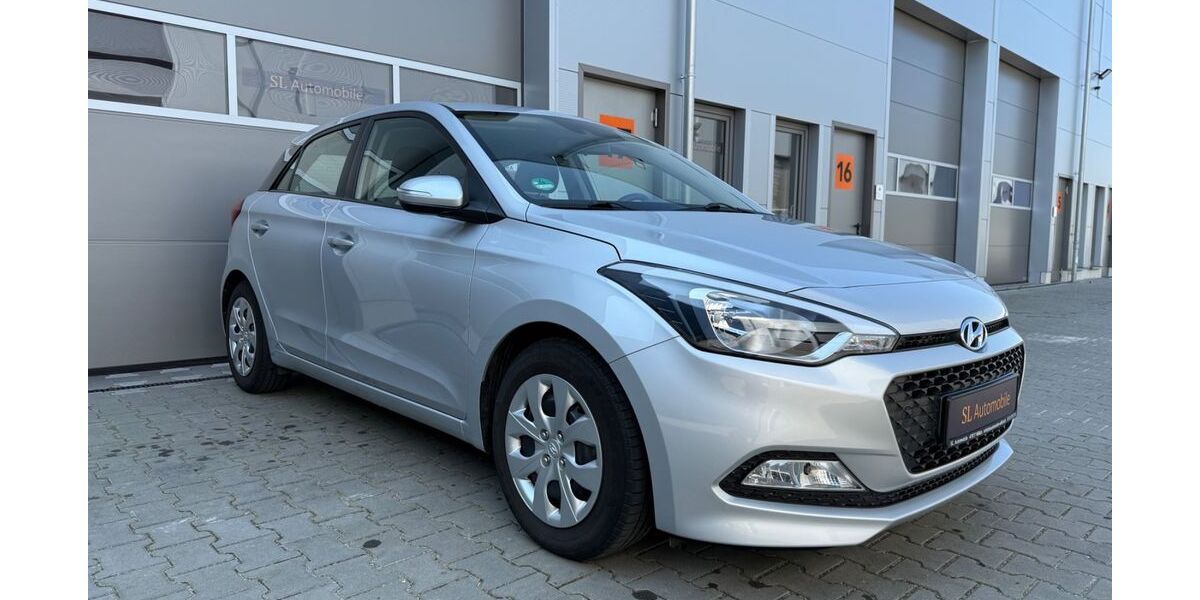 Hyundai i20 33.802 km 9.695 &euro; Willich 47877