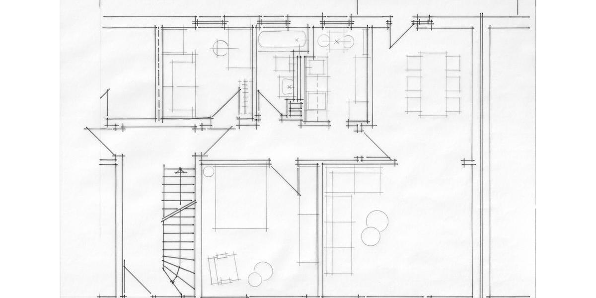 Großzügig geschnittene helle Etagenwohnung Balkon nahe Stadtkern 3 zimmer