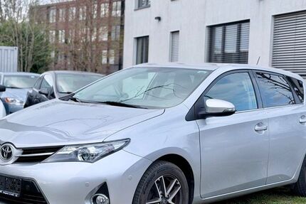 Toyota Auris 104.000 km 8.950 &euro; Friedrichshafen 88048