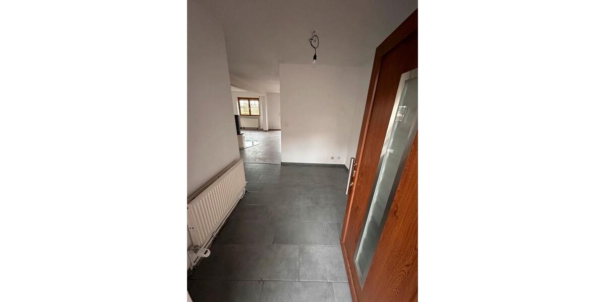 Großzügige 4-Zimmer-Erdgeschosswohnung mit Balkon 4 zimmer