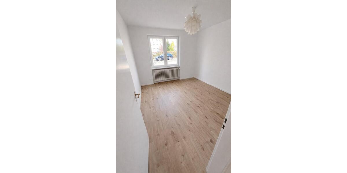 Erdgeschoßwohnung Adendorf - 5 Zimmer, 200 m&sup2;, 450&euro; | Angebot:25997708