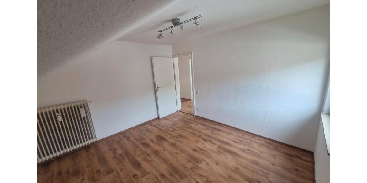 Dachgeschoßwohnung Kuchen - 3.5 Zimmer, 63 m&sup2;, 650&euro; | Angebot:26666019
