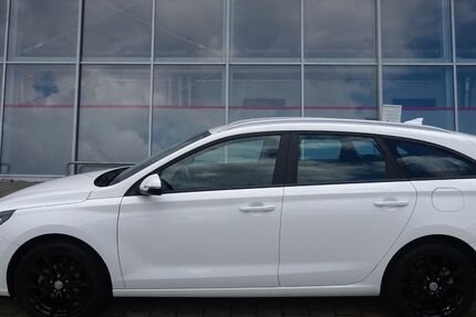 Hyundai i30 4.801 km 18.470 &euro; Steißlingen 78256