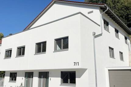 +++ Erstbezug +++ Großzügige Doppelhaushälfte mit Garage und Stellplatz in Illerkirchberg 5 zimmer