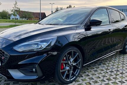Ford Focus 56.000 km 23.399 € Bayreuth 95445