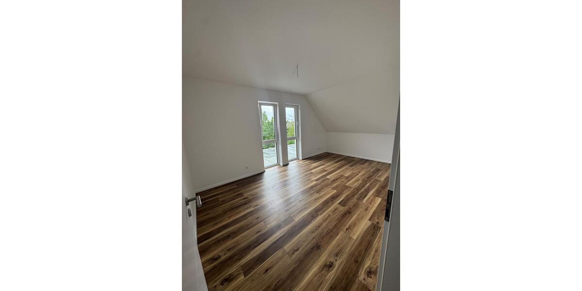 Doppelhaushälfte Sternberg - 4 Zimmer, 129 m&sup2;, 1.380&euro; | Angebot:26251491