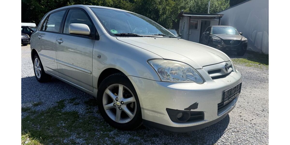 Toyota Corolla 194.000 km 3.999 &euro; Paderborn 33106