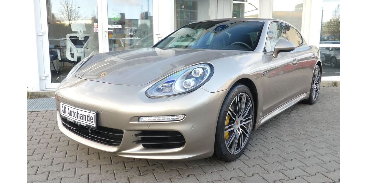 Porsche Panamera 31.376 km 54.890 &euro; München 80687