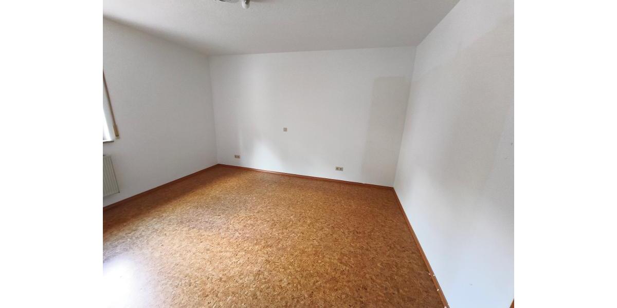 Ortsrandlage -3 Zi. Wohnung im EG mit Garage, Keller und Garten (auf Wunsch) - Etagenwohnung Adelsdorf OT | Angebot:27370413