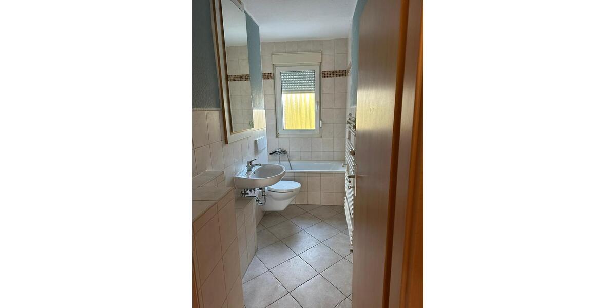 Etagenwohnung Teutschenthal - 4 Zimmer, 67 m&sup2;, 611&euro; | Angebot:26619978