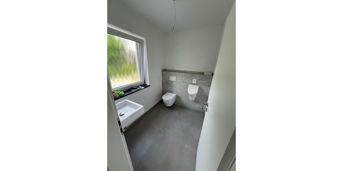 Reihenhaus Zeitlarn - 9 Zimmer, 150 m&sup2;, 2.250&euro; | Angebot:26703963