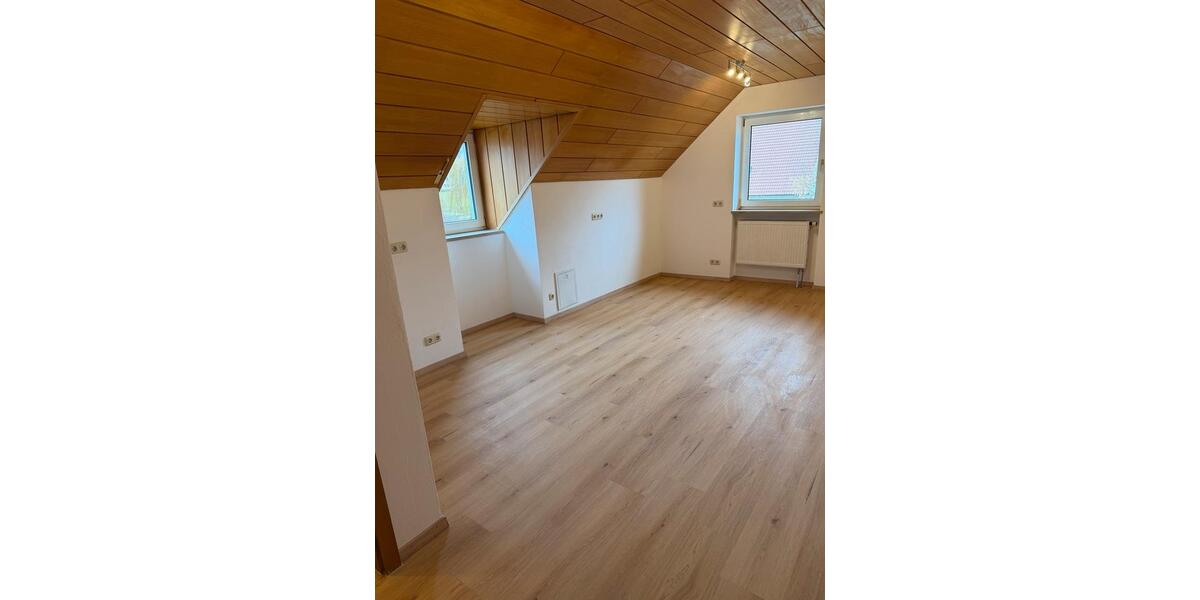 Dachgeschoßwohnung Wertingen - 3 Zimmer, 100 m&sup2;, 925&euro; | Angebot:25238391