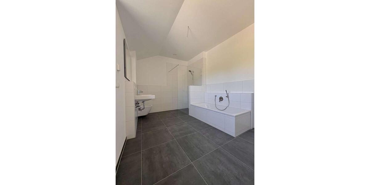 Dachgeschoßwohnung Kempten (Allgäu) Auf der Halde - 3 Zimmer, 108 m&sup2;, 1.550&euro; | Angebot:26563867