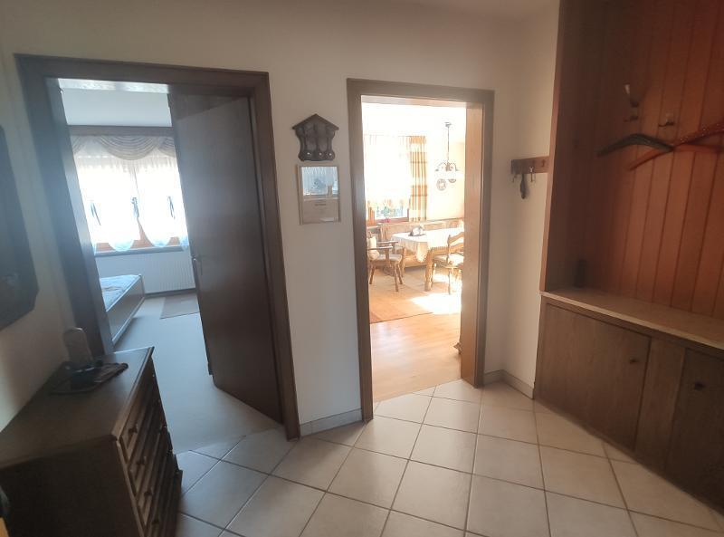Einfamilienhaus mit Garage und Garten
