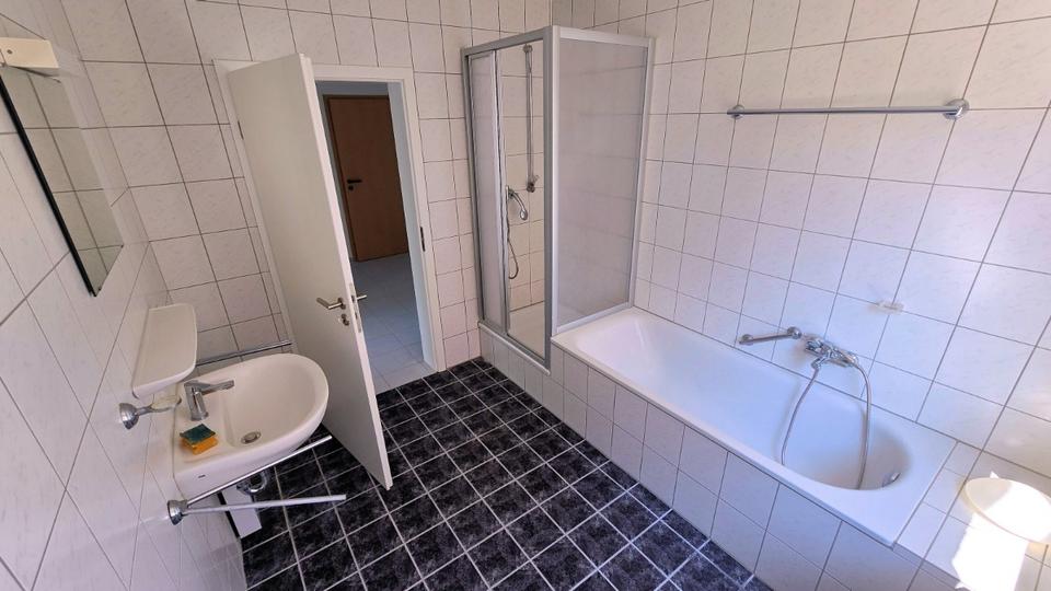 Erdgeschoßwohnung Halle - 3 Zimmer, 78 m&sup2;, 775&euro; | Angebot:26286322