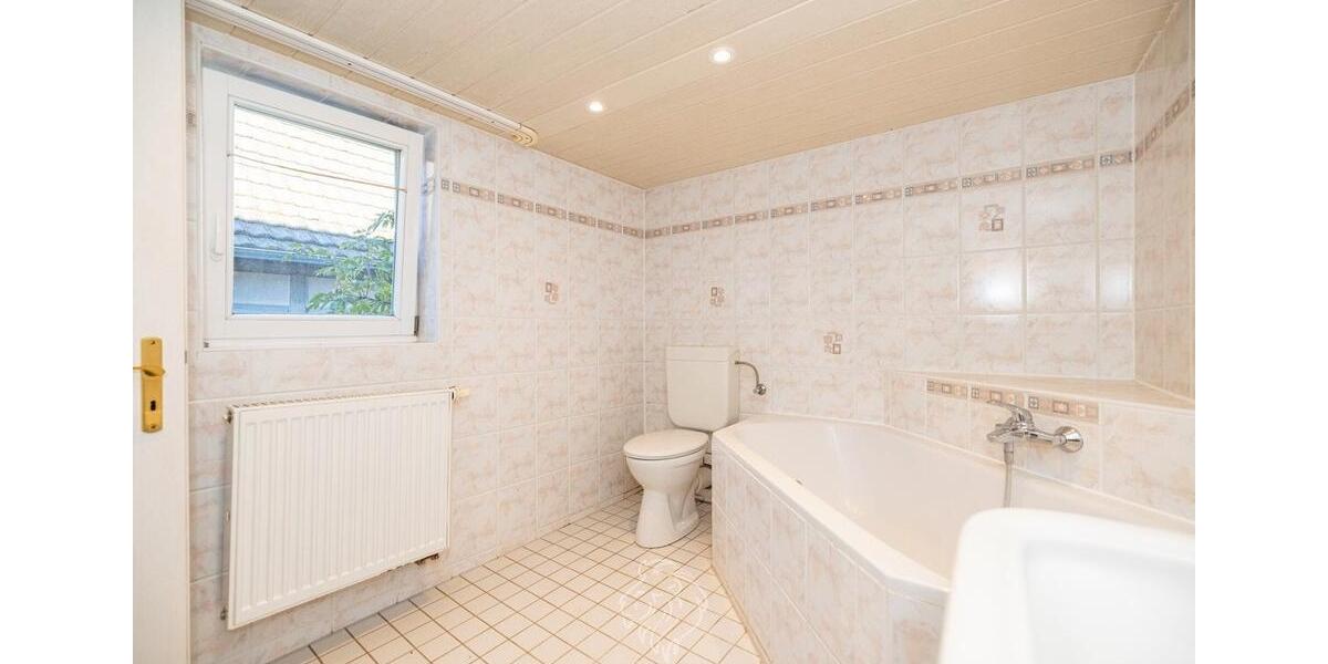 Einfamilienhaus Bad Königshofen im Grabfeld - 7 Zimmer, 140 m&sup2;, 158.000&euro; | Angebot:26038920