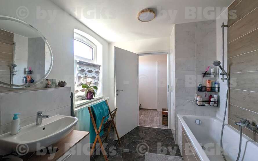 BIGKs - Zella-Mehlis: 3 Zimmer Wohnung,sep.Küche,Bad mit Dusche, GROSSER GARTEN (-;) 3 zimmer