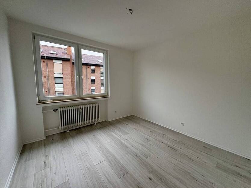 Modernisierte 3-Zimmer-Wohnung mit Balkon in zentraler Lage von Krefeld-Hüls