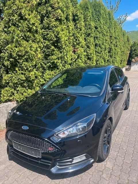 Ford Focus 150.000 km 14.900 € Lenningen 73252