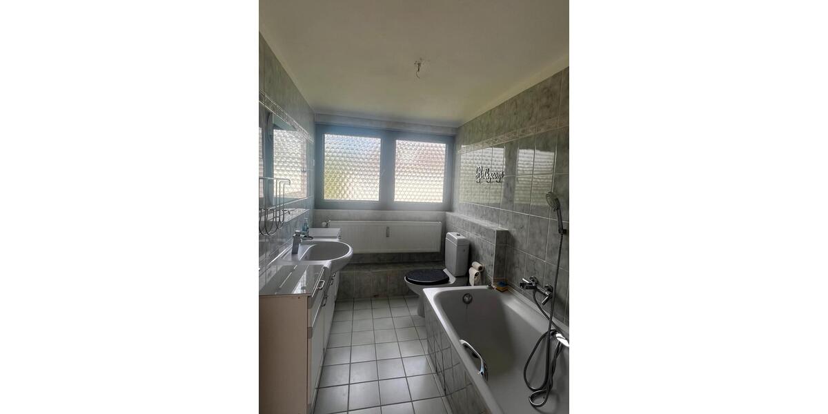 Dachgeschoßwohnung Heiligenhaus - 3 Zimmer, 106 m&sup2;, 900&euro; | Angebot:24337983