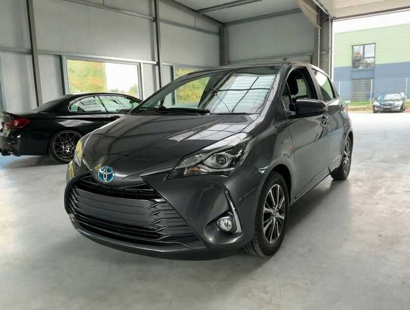 Toyota Yaris 33.831 km 14.700 € Berlin 13088