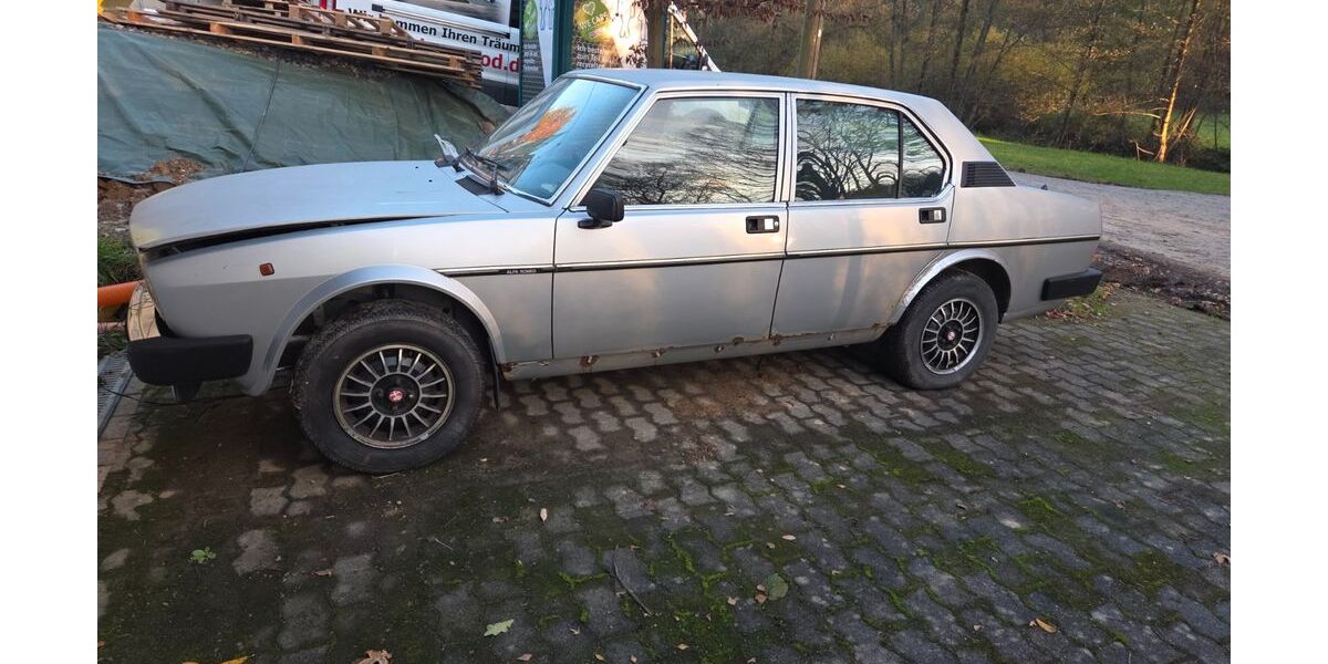 Alfa Romeo Alfetta 61.100 km 2.700 &euro; Flammersfeld 57632