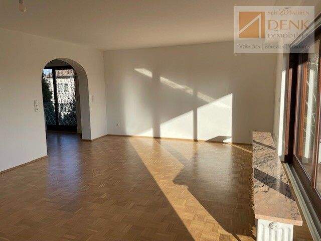 Familienglück garantiert - Großzügige 5-Zimmer- Wohnung mit Balkon in Buchbrunn 5 zimmer