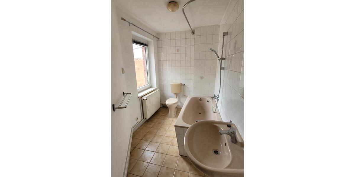 Reihenhaus Tangermünde - 7 Zimmer, 123 m&sup2;, 115.000&euro; | Angebot:26777785