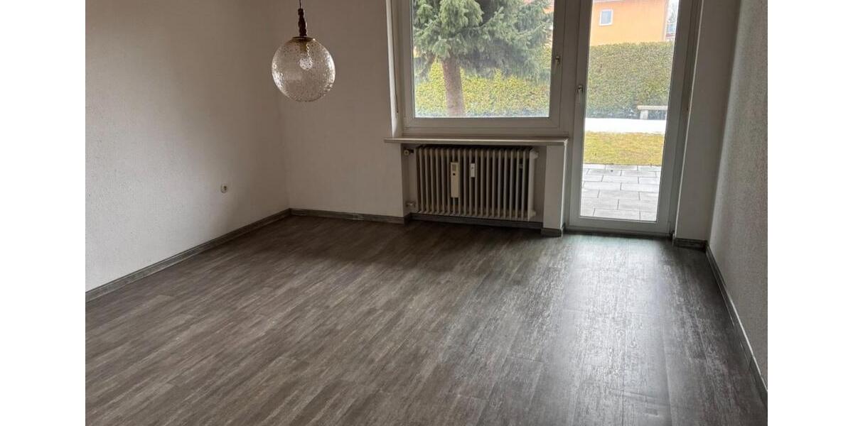 Erdgeschoßwohnung Pfreimd - 3 Zimmer, 98 m&sup2;, 700&euro; | Angebot:25415405
