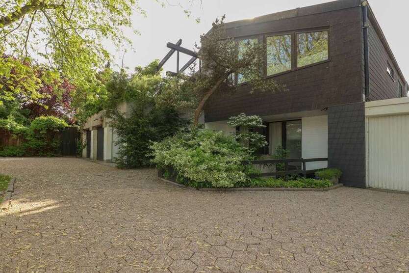Haus zum Kaufen in Neuss Hoisten 795.000 € 189.92 m²