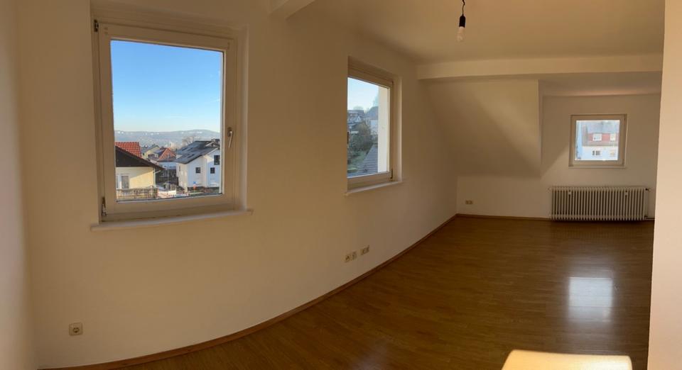 Dachgeschoßwohnung Marburg - 4 Zimmer, 80 m&sup2;, 780&euro; | Angebot:25431433