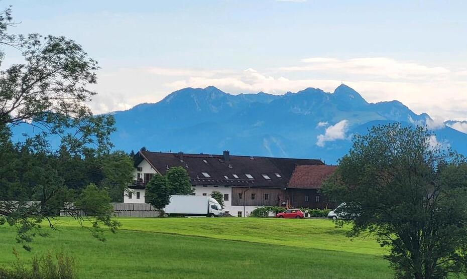 Helle 3-Zimmer-Wohnung mit Bergblick