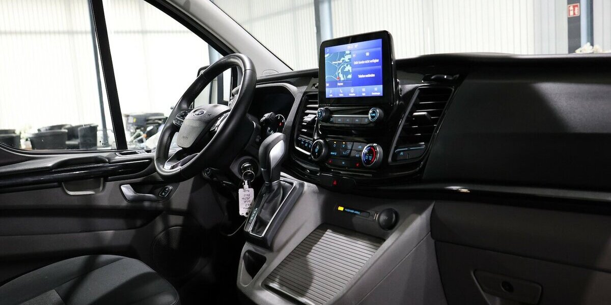 Ford Tourneo Custom 2.0 TDCI 320 L1 / 8-SITZER / NAVI 167.000 km 25.998 &euro; Hamm 59077