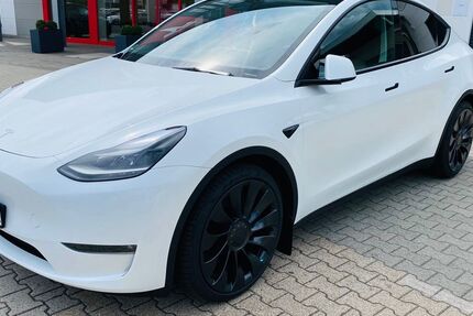 Tesla Model Y 19.736 km 59.890 &euro; Friedrichsdorf 61381