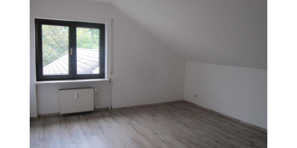 Dachgeschoßwohnung Weiterstadt - 4 Zimmer, 114 m&sup2;, 1.260&euro; | Angebot:26272075