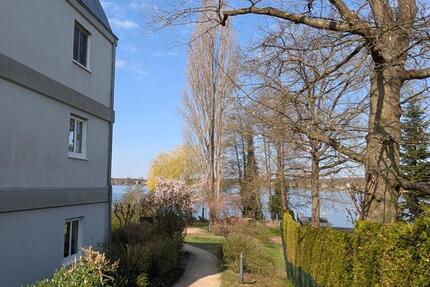 Ab sofort - renovierungsbedürftige(!) 1 Raum Wohnung mit Terrasse und Seeblick auf Wassergrundstück 1 zimmer