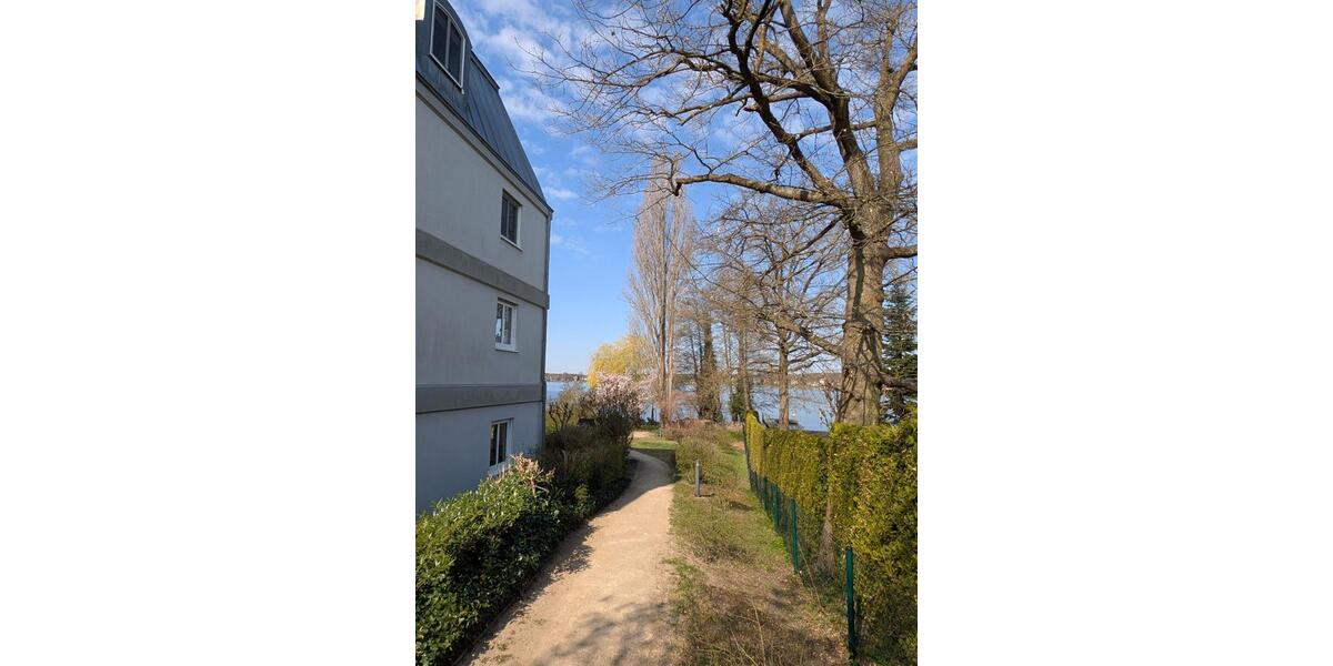 Ab sofort - renovierungsbedürftige(!) 1 Raum Wohnung mit Terrasse und Seeblick auf Wassergrundstück 1 zimmer