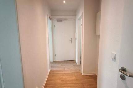 *Vier Zimmer*Balkon*Wannenbad*alles neu* 4 zimmer