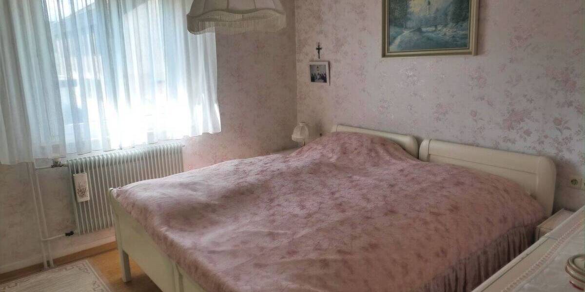 Doppelhaushälfte Trossingen - 9 Zimmer, 140 m&sup2;, 319.000&euro; | Angebot:26358877