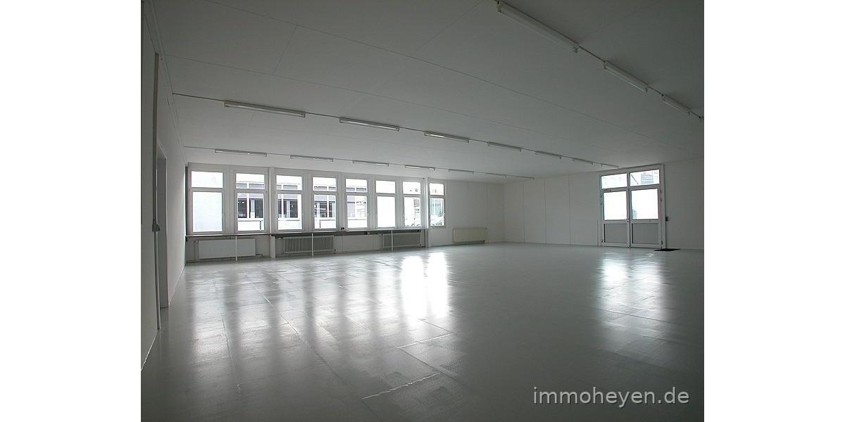 Büro-Gewerbeimmobilie, ebenerdig, vielseitig nutzbar, mit Parkflächen zimmer