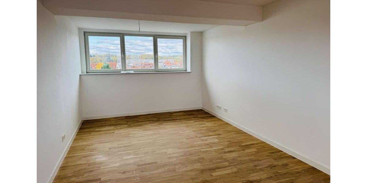 Dachgeschoßwohnung Zwickau - 3 Zimmer, 127 m&sup2;, 1.019&euro; | Angebot:25988403