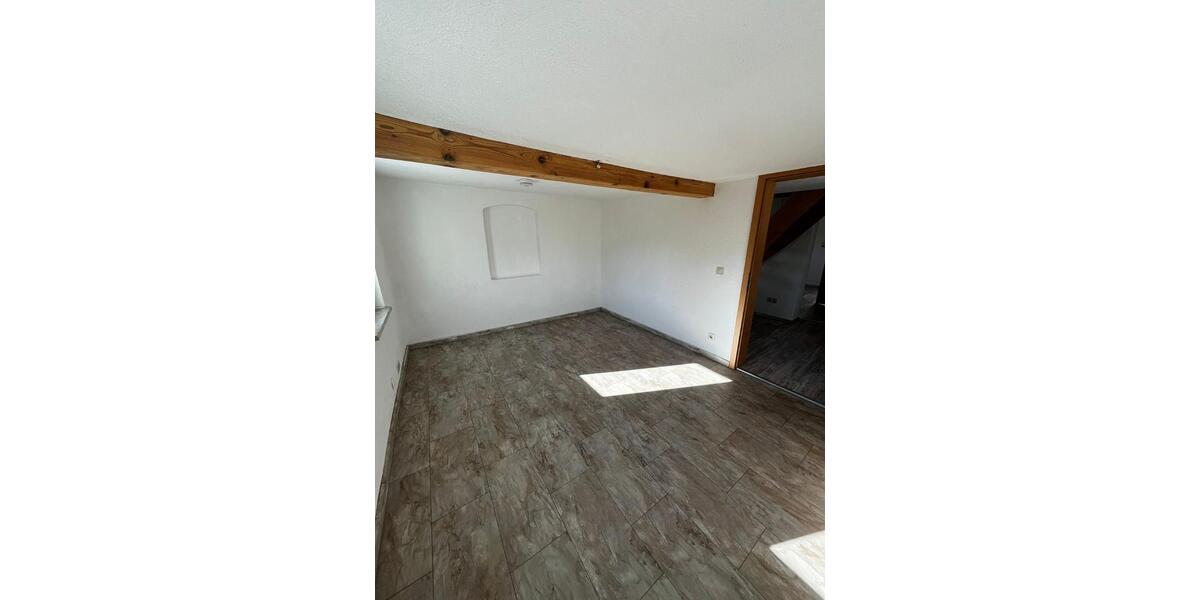 Einfamilienhaus Oberlungwitz - 4 Zimmer, 95 m&sup2;, 610&euro; | Angebot:25299138