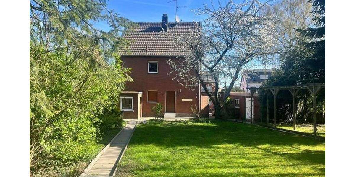 Einfamilienhaus freistehend mit schönem Grundstück und Möglichkeit zur weiteren Bebauung 5 zimmer
