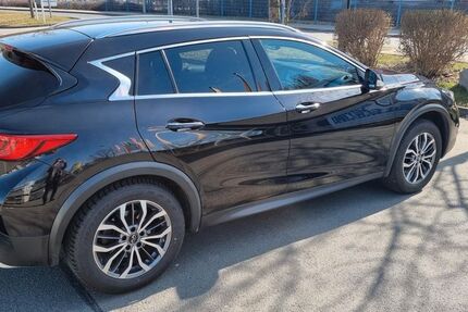 INFINITI QX30 162.300 km 14.490 &euro; Zwickau 08056