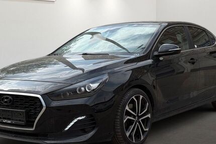 Hyundai i30 102.293 km 12.499 &euro; Berlin 12681