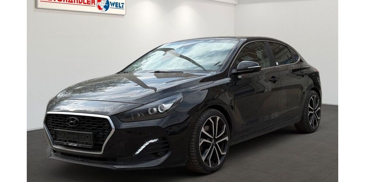 Hyundai i30 102.293 km 12.499 &euro; Berlin 12681