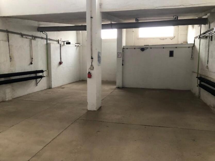 Gewerbeimmobilie in zentraler Lage, Nähe Zukunftzentrum zimmer