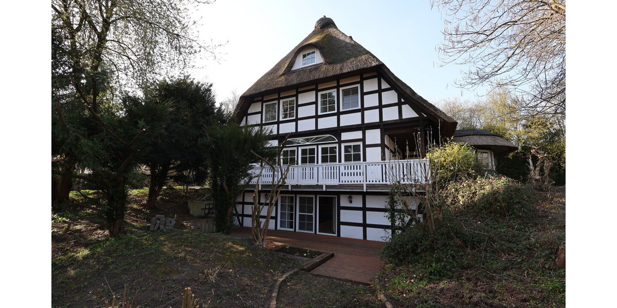 Exklusive Villa mit Wellnessbereich, Pool & großem Grundstück (inkl. Renovierung und neuem Dach) - Villa Hüllhorst | Angebot:26002980