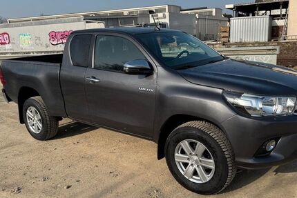 Toyota Hilux 139.556 km 26.000 &euro; Rielasingen-Worblingen 78239